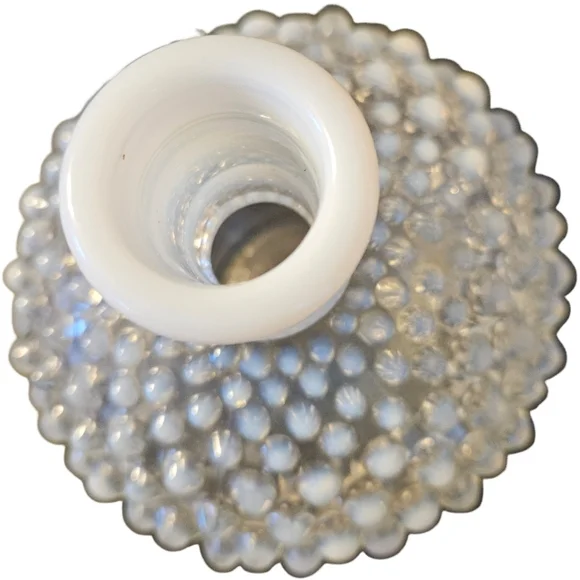 🏺vintage Fenton glowy opalescent hobnail glass bottle or vase - Picture 4 of 9